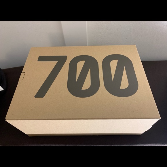 Adidas Yeezy 700 V3 - Clay Brown - Picture 6 of 9